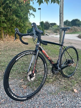PACK BH Ultralight Evo Carbono + REGALO EQUIPACIÓN