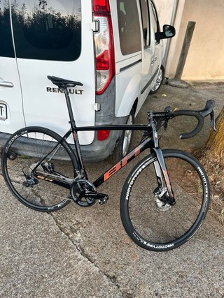 PACK BH Ultralight Evo Carbono + REGALO EQUIPACIÓN