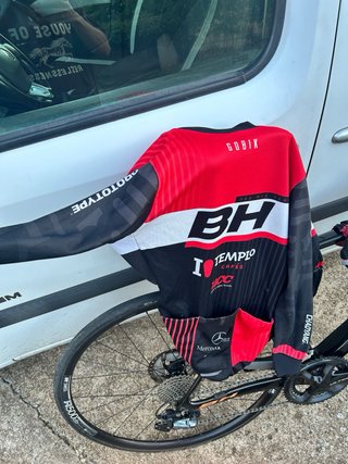 PACK BH Ultralight Evo Carbono + REGALO EQUIPACIÓN