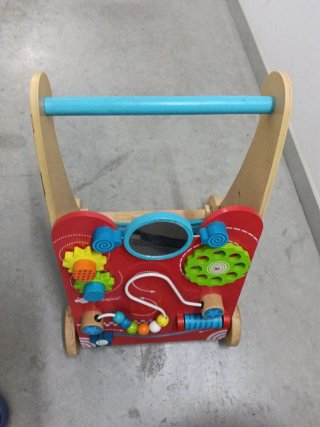Andador de madera para bebés