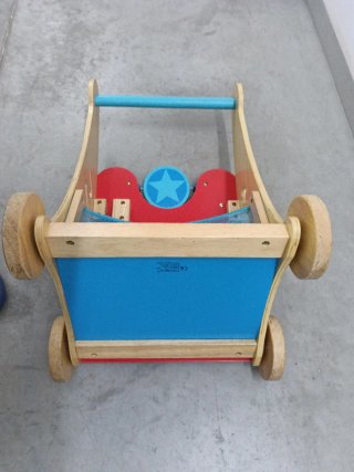 Andador de madera para bebés