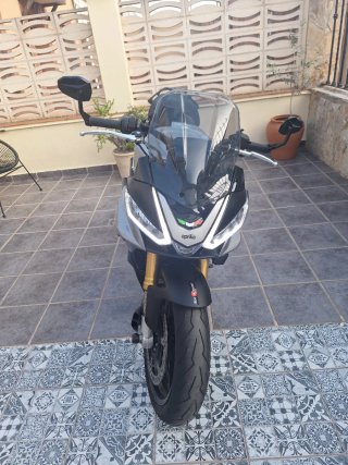 Aprilia Tuono RSV4 Sportbike
