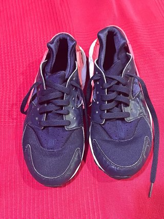 PRECIOSAS ZAPATILLAS NIKE HUARACHE