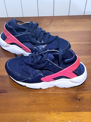 PRECIOSAS ZAPATILLAS NIKE HUARACHE