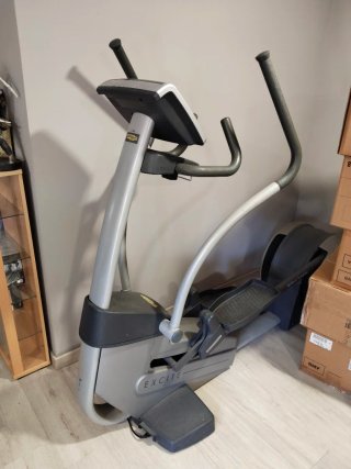 Elíptica profesional Technogym