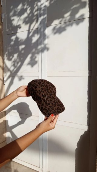 Gorra animal print 10€