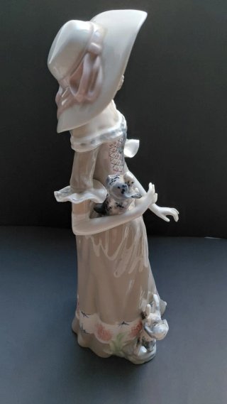 Figura Dama con Perro Casades