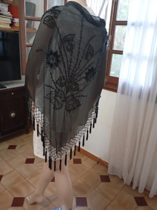 Chal antiguo seda y cuentas de azabache antiguo