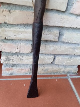 Raedera antigua de madera y metal