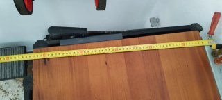 Banco de trabajo con tornillo y sierra