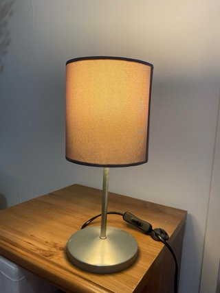 Lámpara de mesa IKEA gris con interruptor