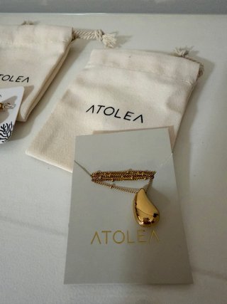 Conjunto Atolea: Pendientes y Collar