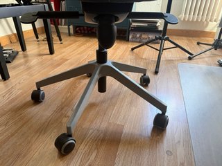 Silla Oficina IKEA Markus Piel Negra