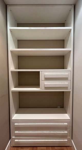Armario blanco de madera