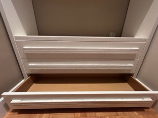 Armario blanco de madera