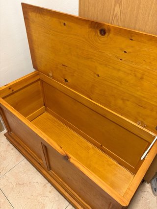 Baúl de madera maciza