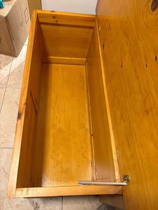 Baúl de madera maciza