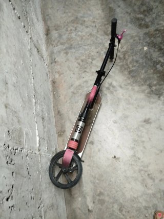 Patinete infantil rosa y negro