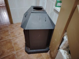 Estufa de leña metálica