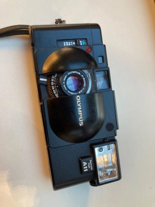 Olympus XA + Flash A11