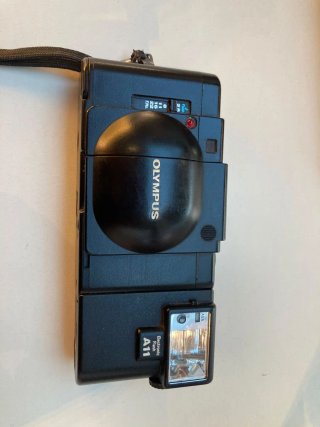Olympus XA + Flash A11