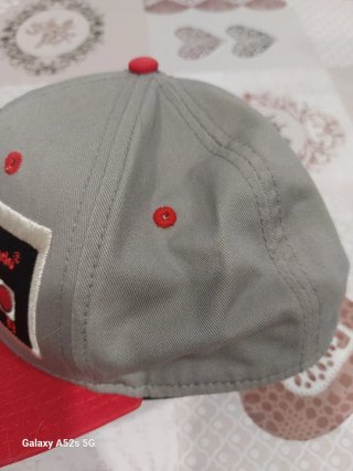 Gorra Nintendo NES Controller Gris y Roja