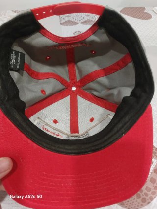 Gorra Nintendo NES Controller Gris y Roja