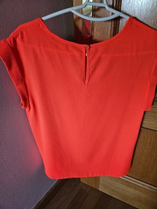 Blusa coral manga corta con bolsillo