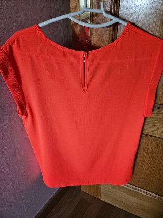 Blusa coral manga corta con bolsillo