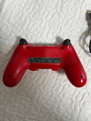 PS4 1TB Negra + Mando Rojo + GTA V y Destiny