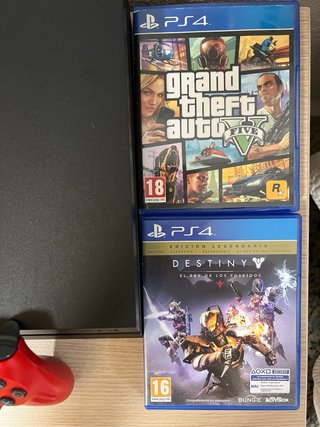 PS4 1TB Negra + Mando Rojo + GTA V y Destiny
