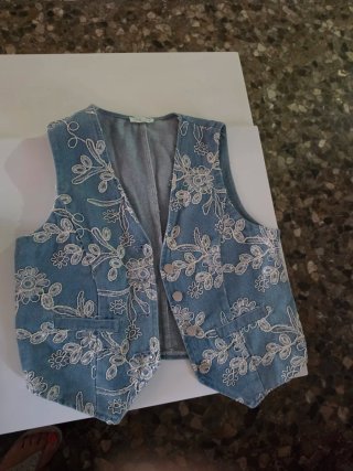 Chaleco vaquero bordado