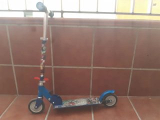 Patinete infantil superhéroes azul