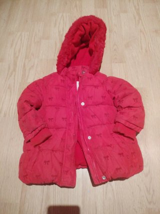 Abrigo niña rojo con capota