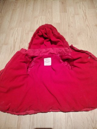 Abrigo niña rojo con capota