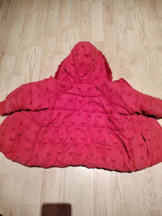 Abrigo niña rojo con capota