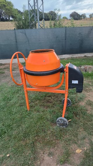 Hormigonera Naranja Casi Nueva