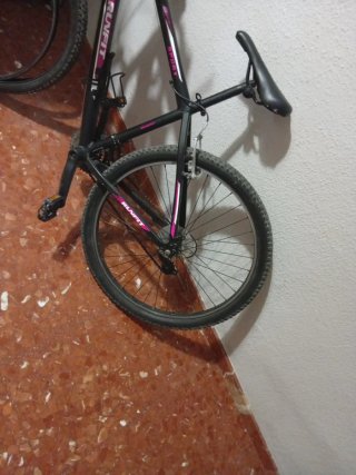 Bicicleta RUNFIT Negra con Detalles Rosas