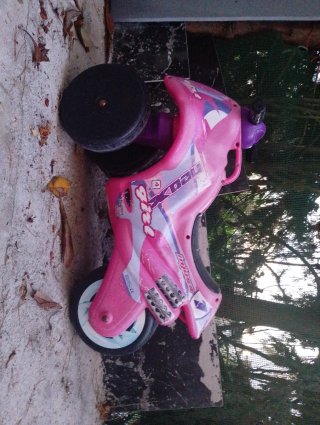 Moto de juguete rosa