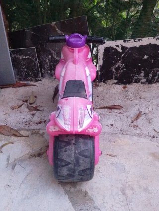 Moto de juguete rosa