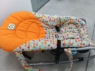 Mecedora para bebé marca Chico