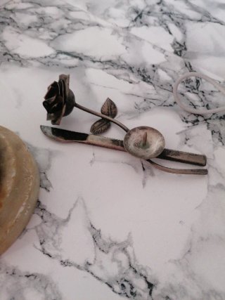 Candelabro antiguo de mármol y metal