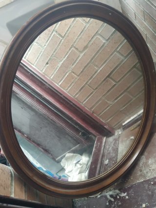 Espejo ovalado de madera y espejo