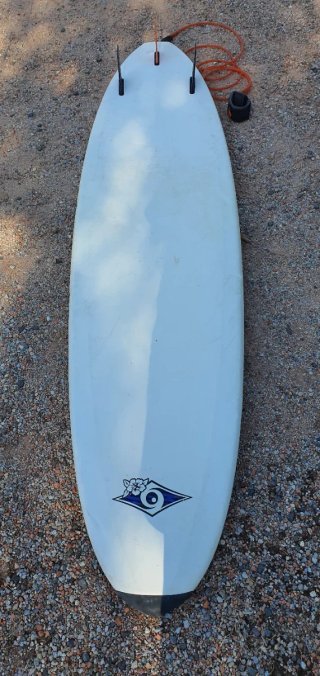 Taula de surf Bic 7'3+guants + escarpins + gorro