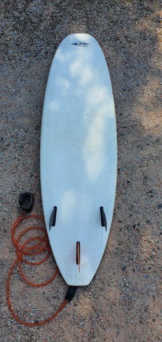 Taula de surf Bic 7'3+guants + escarpins + gorro