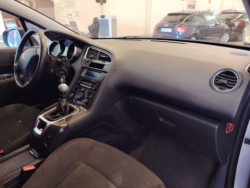 Peugeot 5008 1.6 HDI Allure 2014, foto 6