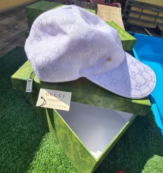 Gorra Blanca con Logo GG