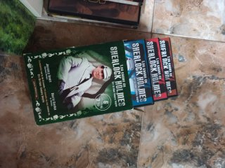 DVD Raíces y Sherlock Holmes
