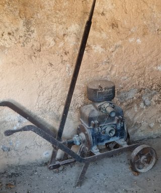 Bomba de vino antigua