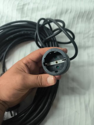 Alargador de enchufe negro